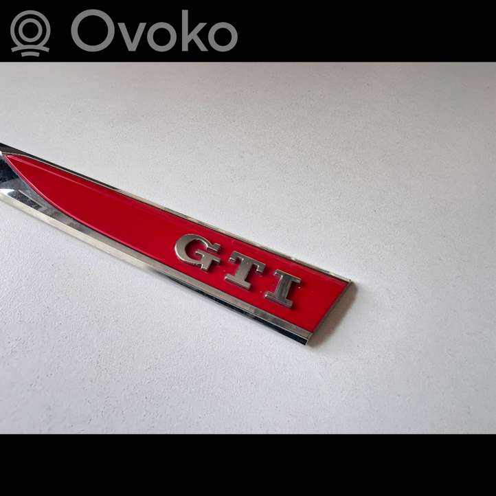 Volkswagen Golf VII (2013 - 2019)  5G0853688L буквы модели автомобиля