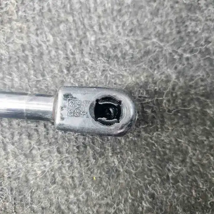 Tesla Model 3 (2017 - 2023) 109156000B Амортизатор крышки багажника — фото 5