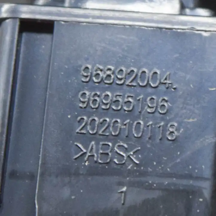 Opel Mokka (2012 - 2016) 96892004 Кнопка фаркопа в багажнике — фото 6