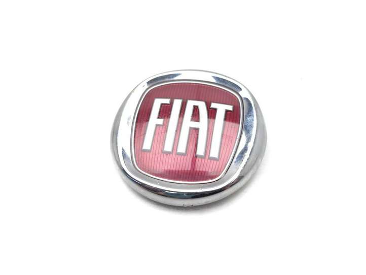 Fiat 500 (2008 - 2015)  D519 буквы модели автомобиля