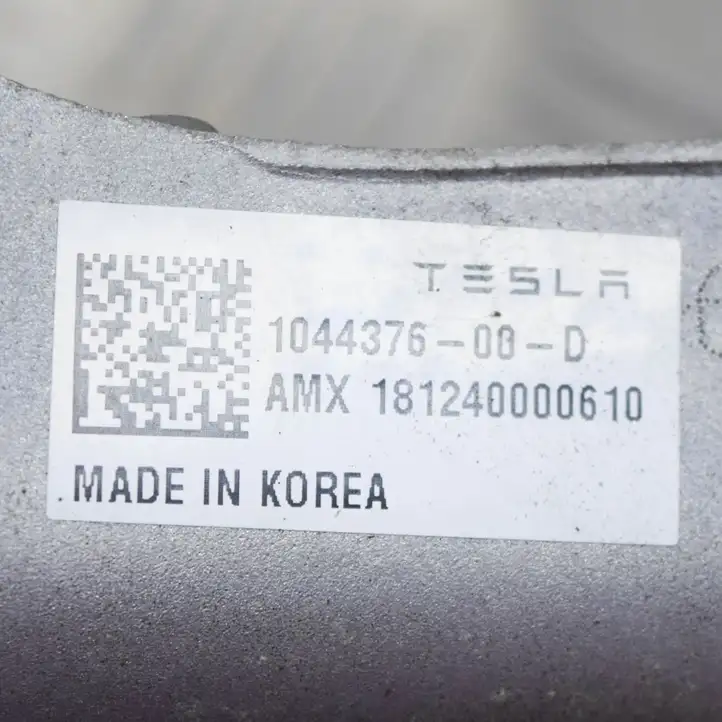 Tesla Model 3 (2017 - 2023) 104403700C Другая часть кузова — фото 5