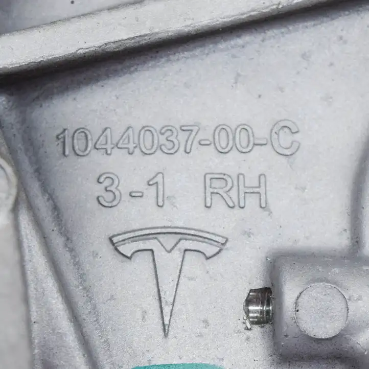 Tesla Model 3 (2017 - 2023) 104403700C Другая часть кузова — фото 6