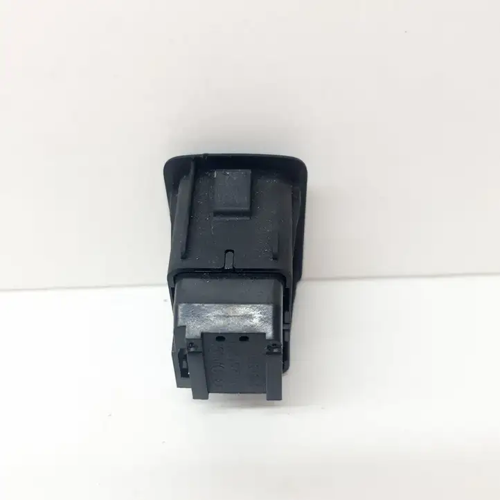 Audi A4 S4 B8 8K (2011 - 2015) 4F0962109B Кнопка фаркопа в багажнике — фото 2