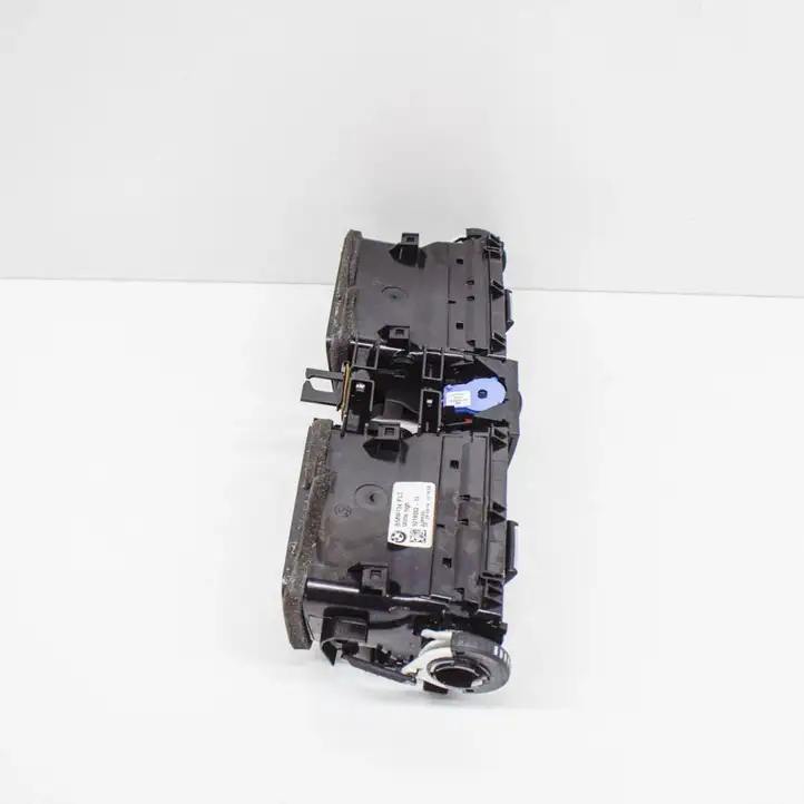 BMW 3 F30 F35 F31 (2012 - 2018) 9218552 Воздушная решетка панели — фото 4