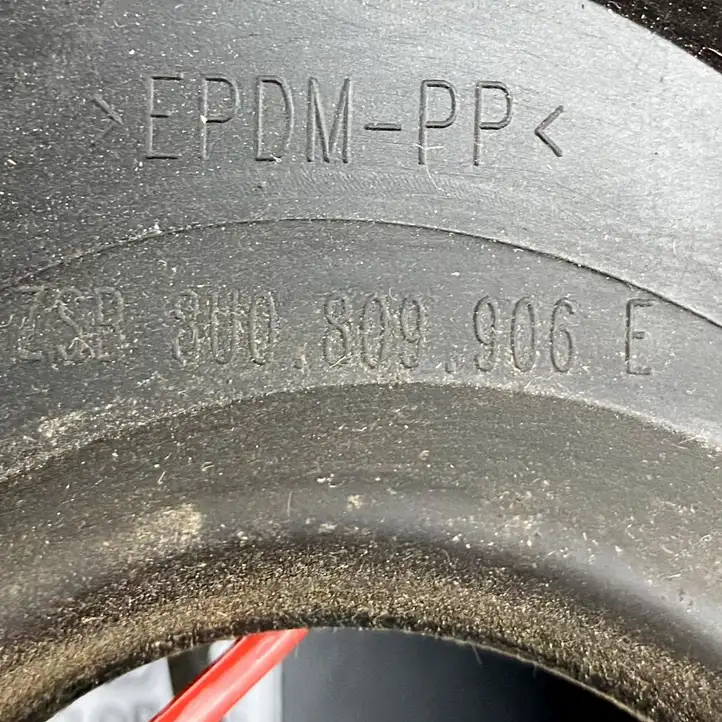 (2014 - 2018) 8U0809906E Отделка лючка топливного бака — фото 2