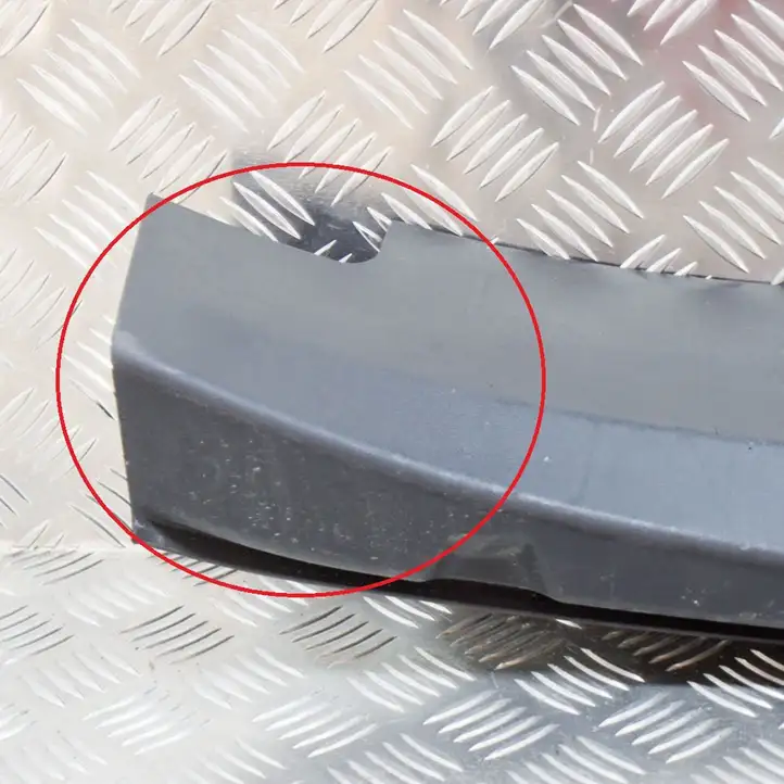 Tesla Model 3 (2017 - 2023) 108631500E Отделка порога багажника — фото 3