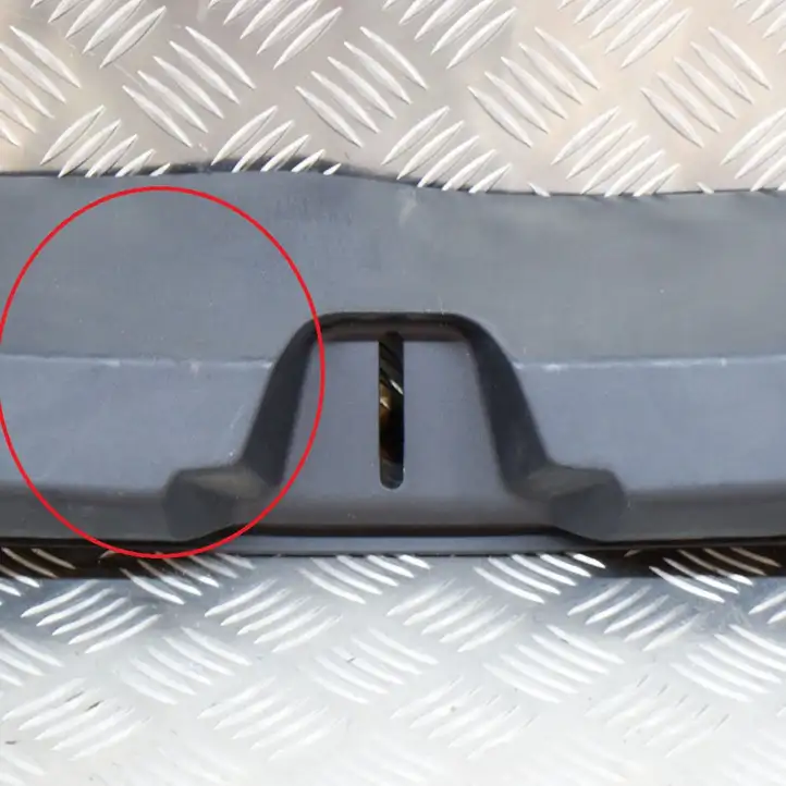 Tesla Model 3 (2017 - 2023) 108631500E Отделка порога багажника — фото 4