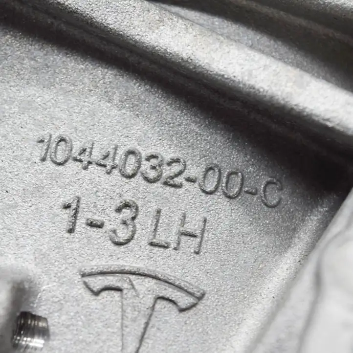 Tesla Model 3 (2017 - 2023) 104403200C Другая часть кузова — фото 6