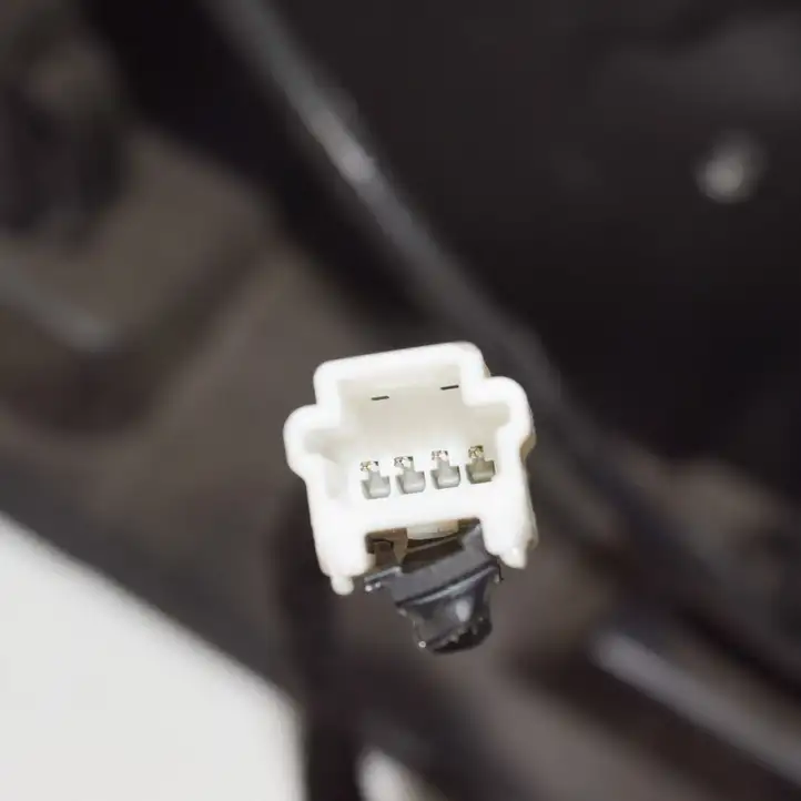 Nissan Qashqai (2017 - 2020) 908104ES Подсветка номера — фото 5