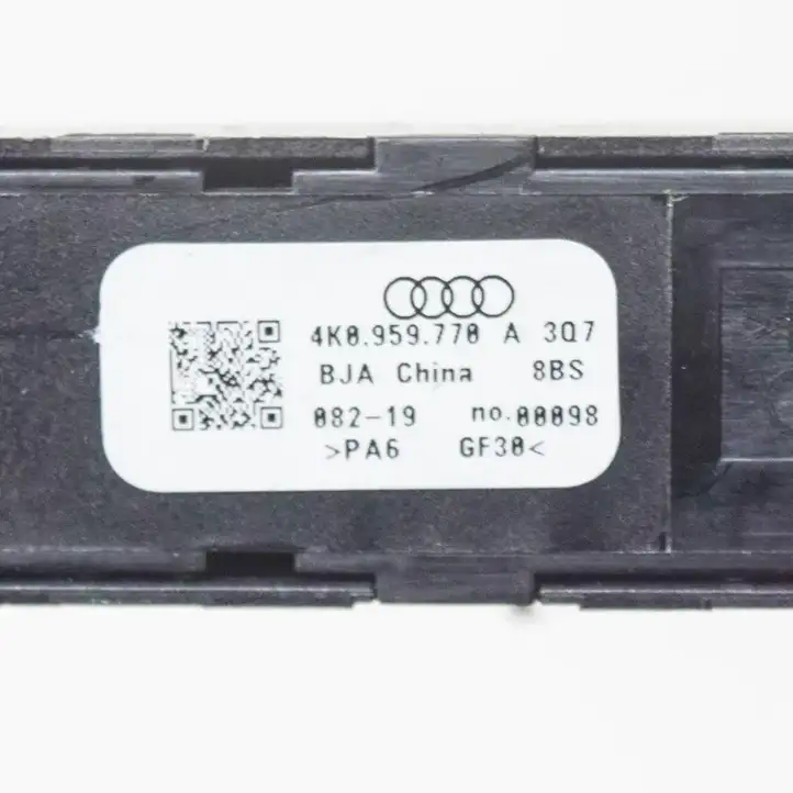 Audi A6 S6 C8 4K (2018 - ) 4K0959770A Кнопка фаркопа в багажнике — фото 5