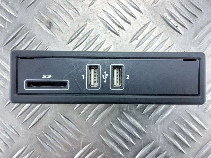 Mercedes-Benz C W205 (2014 - 2021)  A2058200526 Разъем USB