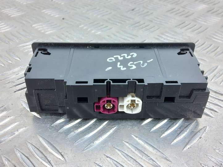 Mercedes-Benz C W205 (2014 - 2021)  A2058200526 Разъем USB