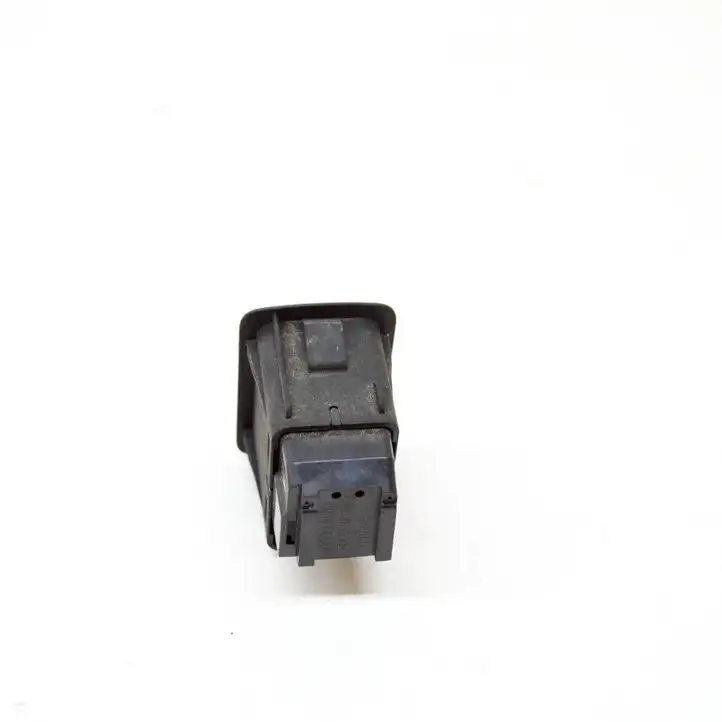Audi A1 (2010 - 2014) 4F0962109 Кнопка фаркопа в багажнике — фото 2