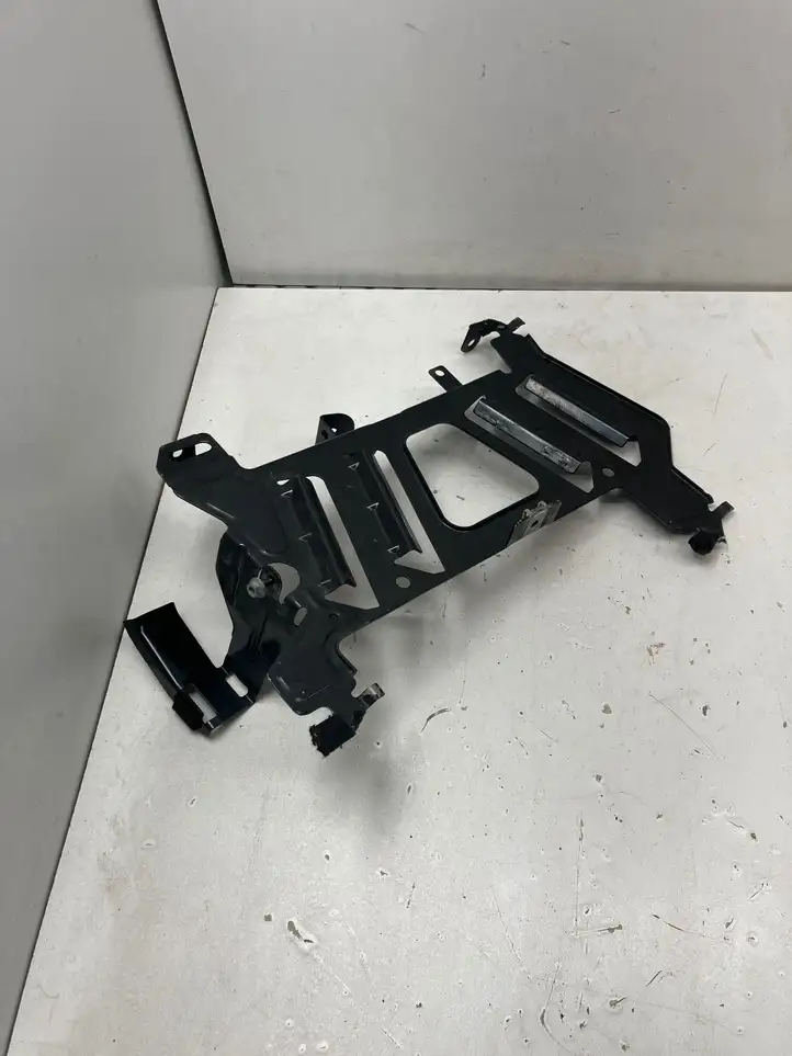 BMW 3 F30 F35 F31 (2012 - 2018) 9313776 Кронштейн усилителя звука — фото 2