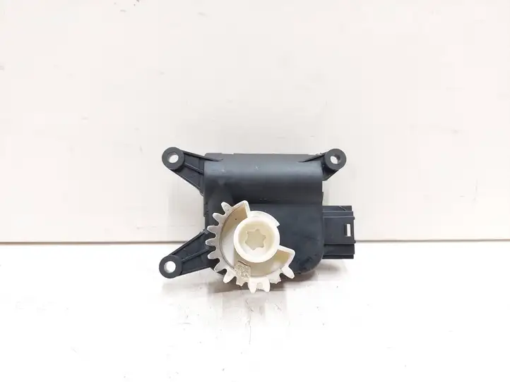 Audi A3/S3 8L (2000 - 2003) 1K0907511D Двигатель задвижки потока воздуха — фото 3