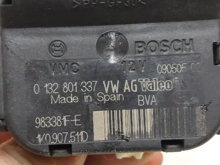 Audi A3/S3 8L (2000 - 2003) 1K0907511D Двигатель задвижки потока воздуха — фото 4