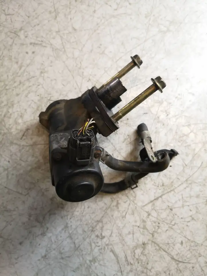 Nissan X-Trail T30 (2001 - 2007)   Клапан EGR