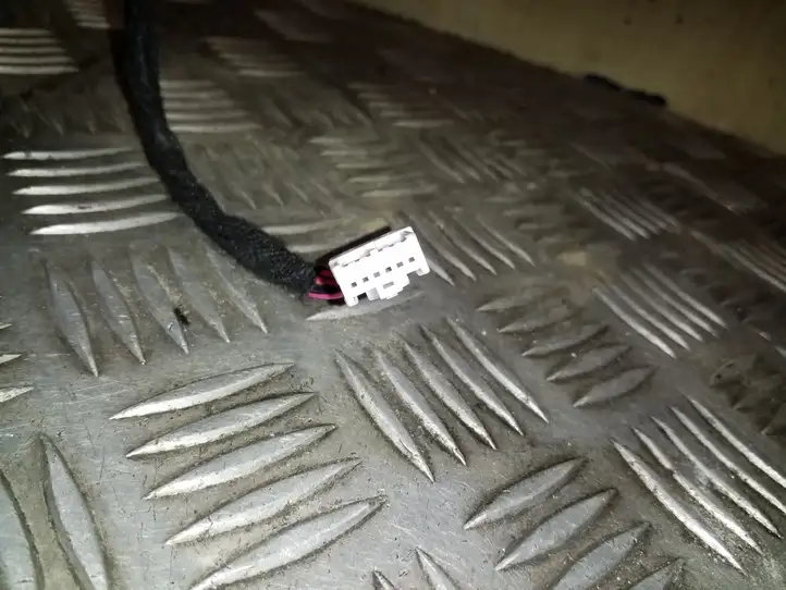 Tesla Model S (2016 - 2021) 100441800L Прочая электропроводка — фото 4