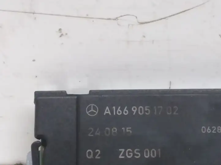 Mercedes-Benz C W205 (2014 - 2021) A1669051702 Усилитель антенны — фото 2