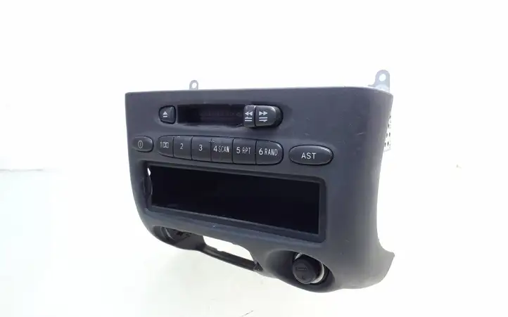 Toyota Yaris (1999 - 2003) 8612052021 Магнитола / мультимедийная система — фото 1