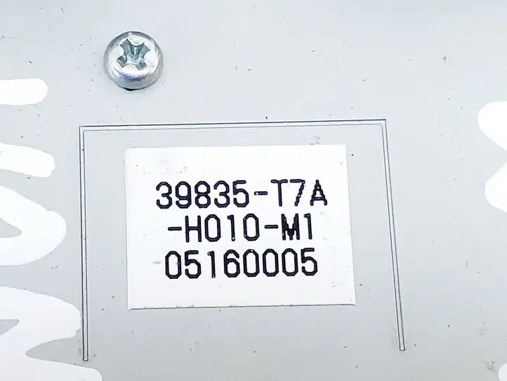 Honda HR-V (2015 - 2020) 39835T7AH010M1 Усилитель антенны — фото 4