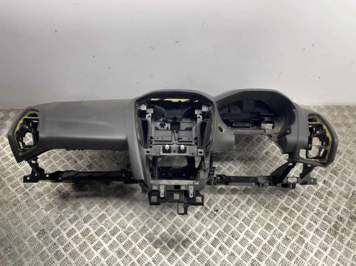 3460120116627 Ford Focus Panelė