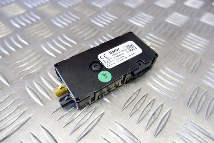 BMW 5 G30 G31 (2016 - ) 9384055 Усилитель антенны — фото 2