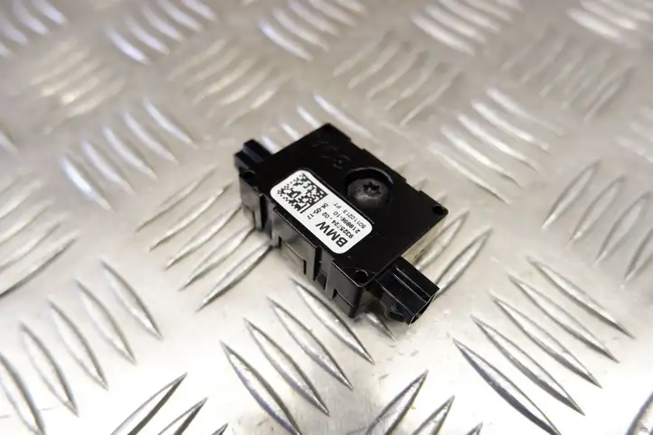 BMW 5 G30 G31 (2016 - ) 9325724 Усилитель антенны — фото 1