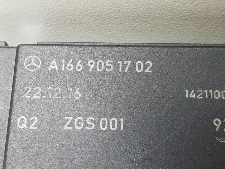 Mercedes-Benz C W205 (2014 - 2021) A1669051702 Усилитель антенны — фото 5