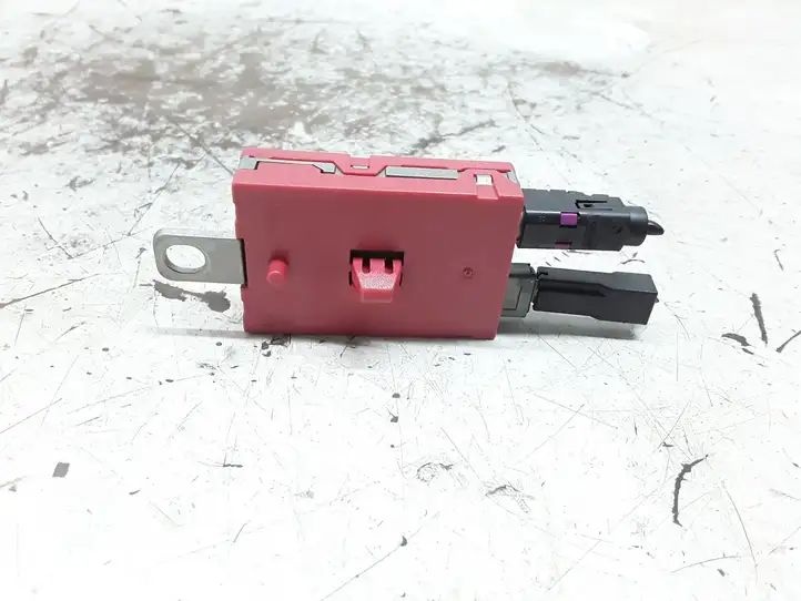 Volvo V40 Cross country (2016 - 2019) P30761698 Усилитель антенны — фото 2