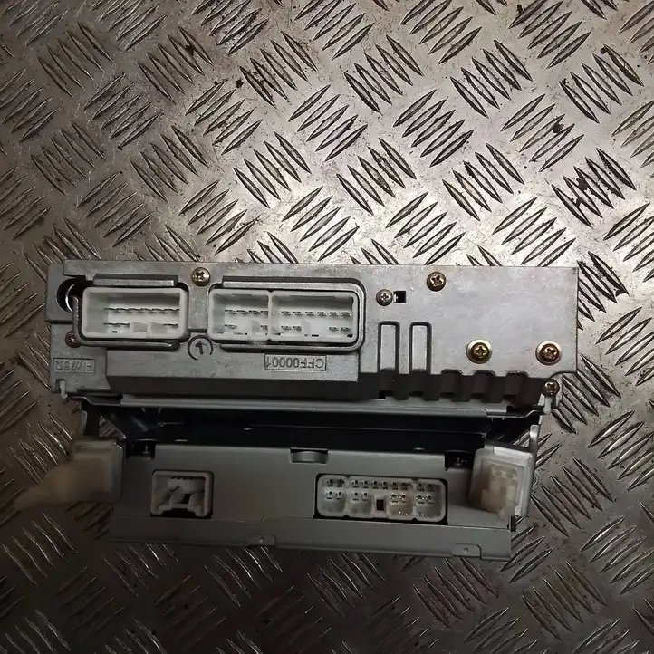 Toyota Avensis T220 (2000 - 2003) 8611005010 Магнитола / мультимедийная система — фото 4