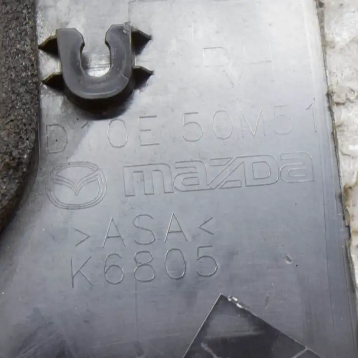 Mazda CX-3 (2015 - 2018) K6805 Накладка стекла задней двери — фото 7
