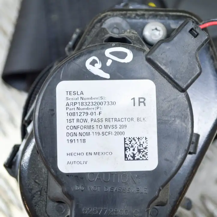 Tesla Model 3 (2017 - 2023) 640173600F Передний ремень безопасности — фото 2