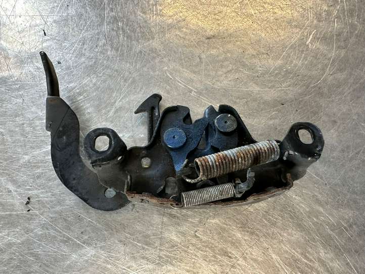 Nissan Qashqai (2010 - 2013)   Замок капота