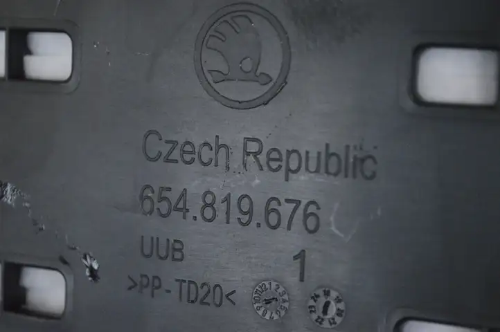 Skoda Enyaq iV (2020 - ) 654819676 Вентиляционная решетка кузова — фото 5