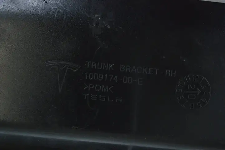 Tesla Model S (2016 - 2021) 100917400E Прочие детали салона — фото 5