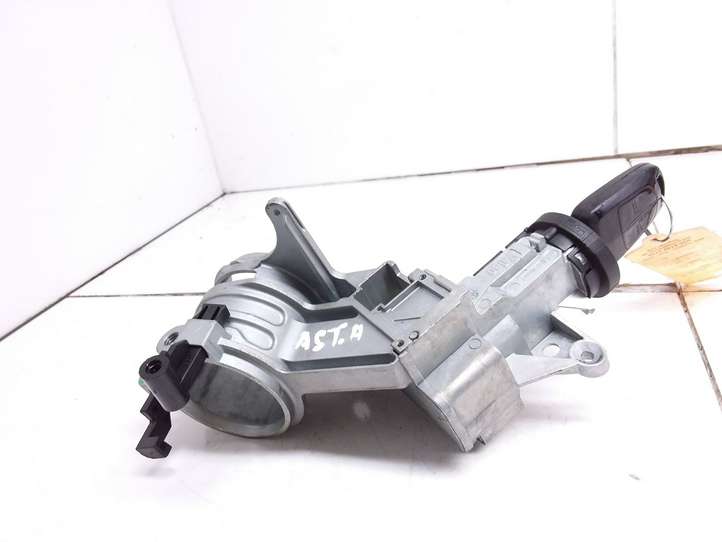 Opel Astra (2004 - 2009)  2421430 Замок зажигания