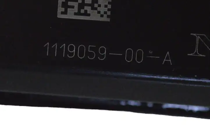 Tesla Model S (2016 - 2021) 111905900A Крышка ящика предохранителей — фото 5