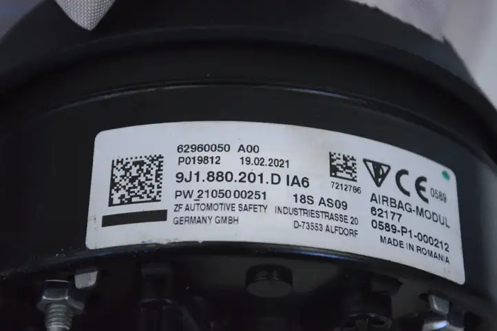 Porsche Taycan 9J1 (2019 - ) 9J1880201D Подушка безопасности руля — фото 5