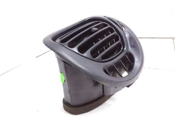 Citroen Xsara Picasso (1999 - 2012)  9631280077 Воздушная решётка окна