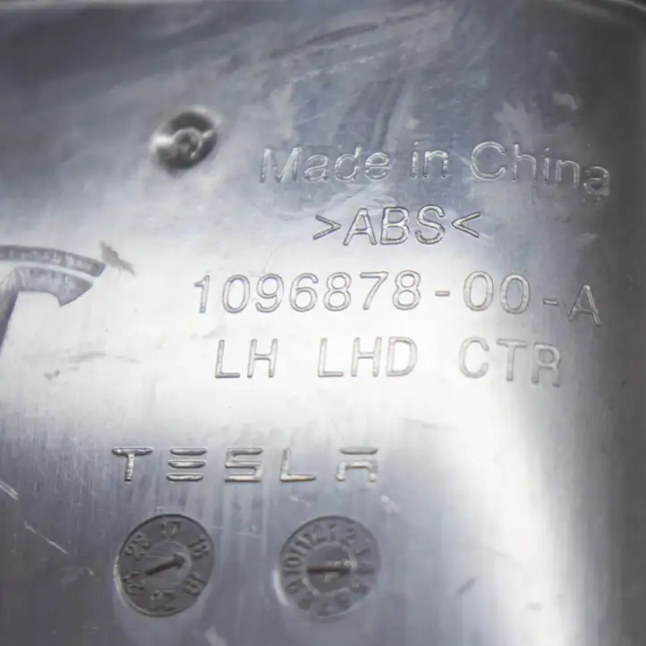 Tesla Model S (2016 - 2021) 100782700C Воздушная решетка панели — фото 6