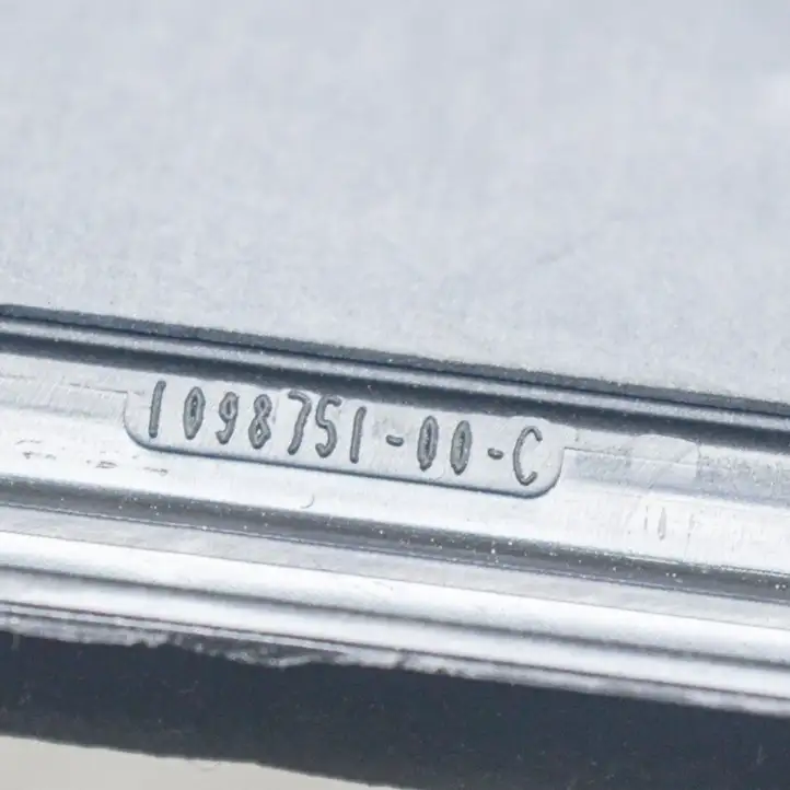 Tesla Model 3 (2017 - 2023) 109875100C Вентиляционная решетка кузова — фото 6
