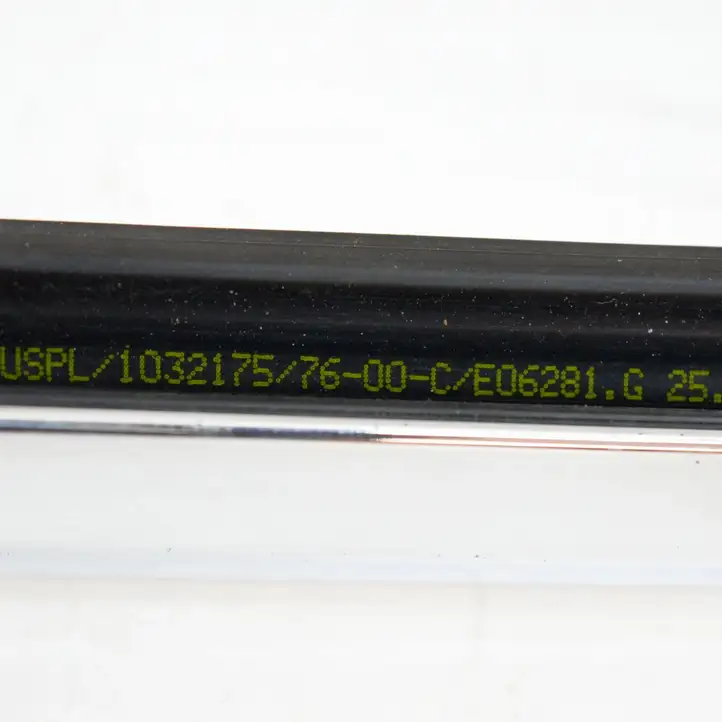 Tesla Model X (2015 - 2021) 103217500C Накладка стекла задней двери — фото 6