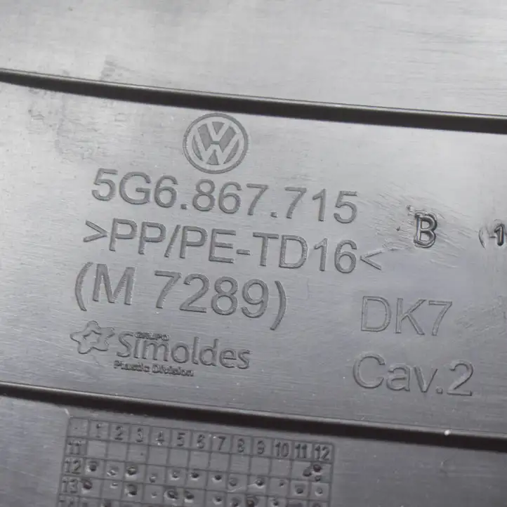 Volkswagen Golf VII (2013 - 2019) 5G6867715B Задняя боковая обшивка салона — фото 6