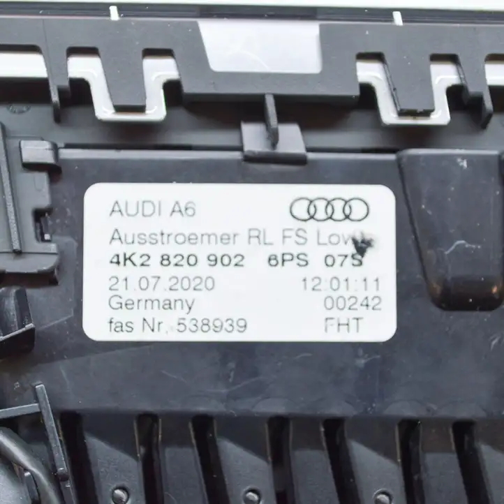 Audi A6 S6 C8 4K (2018 - ) 4K2820902 Воздушная решетка панели — фото 7