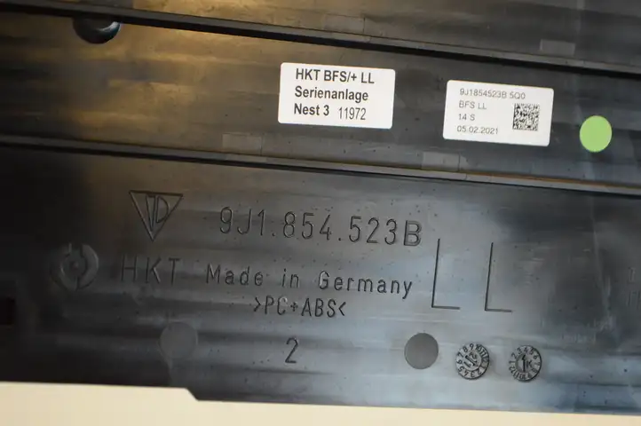 Porsche Taycan 9J1 (2019 - ) 9J1854523B Декоративная планка — фото 5