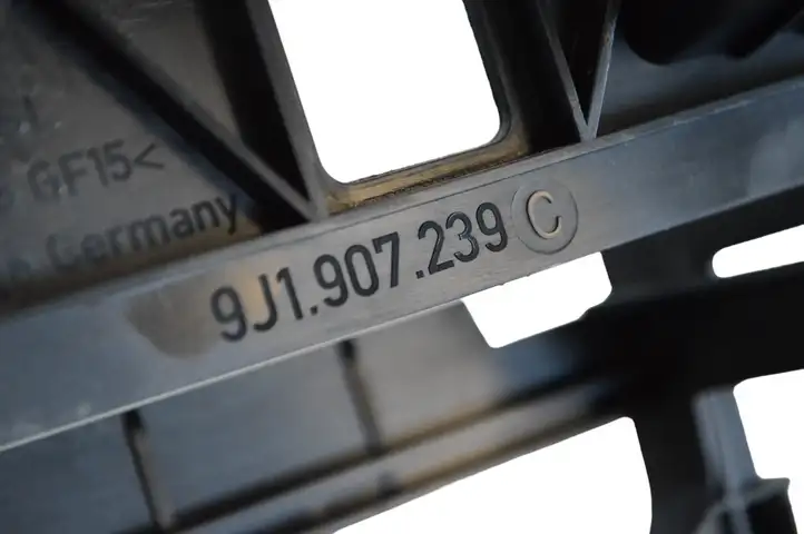 Porsche Taycan 9J1 (2019 - ) 9J1907239C Прочие детали салона — фото 5