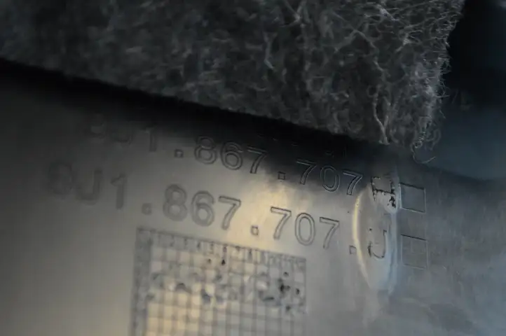 Porsche Taycan 9J1 (2019 - ) 9J1867707J Отделка порога багажника — фото 5