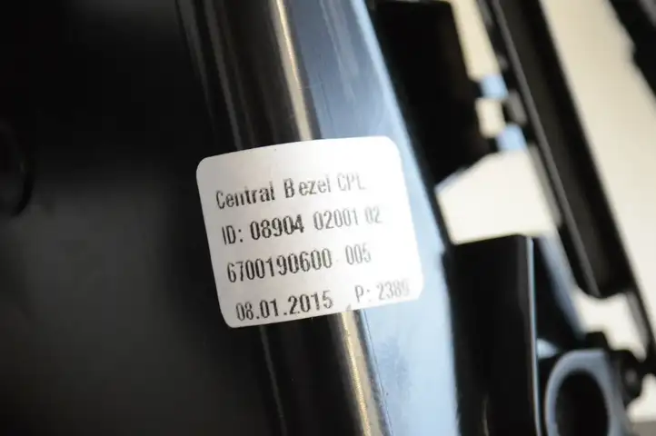 Maserati Ghibli (2013 - 2017) 6700190600 Воздушная решетка панели — фото 5