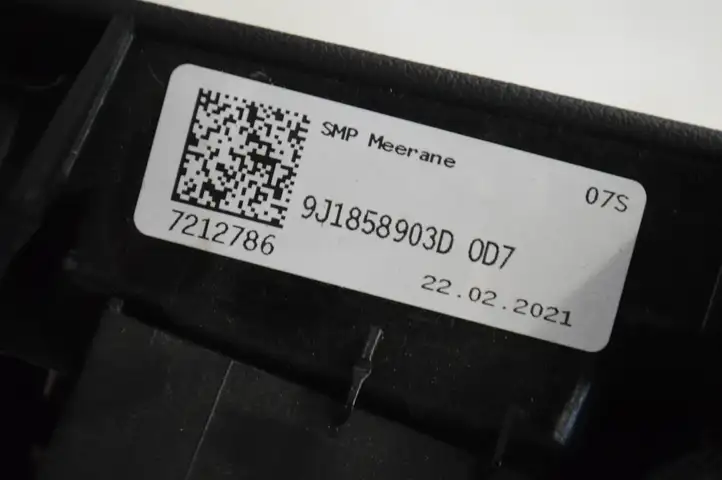 Porsche Taycan 9J1 (2019 - ) 9J1858903D Нижняя отделка панели приборов — фото 5